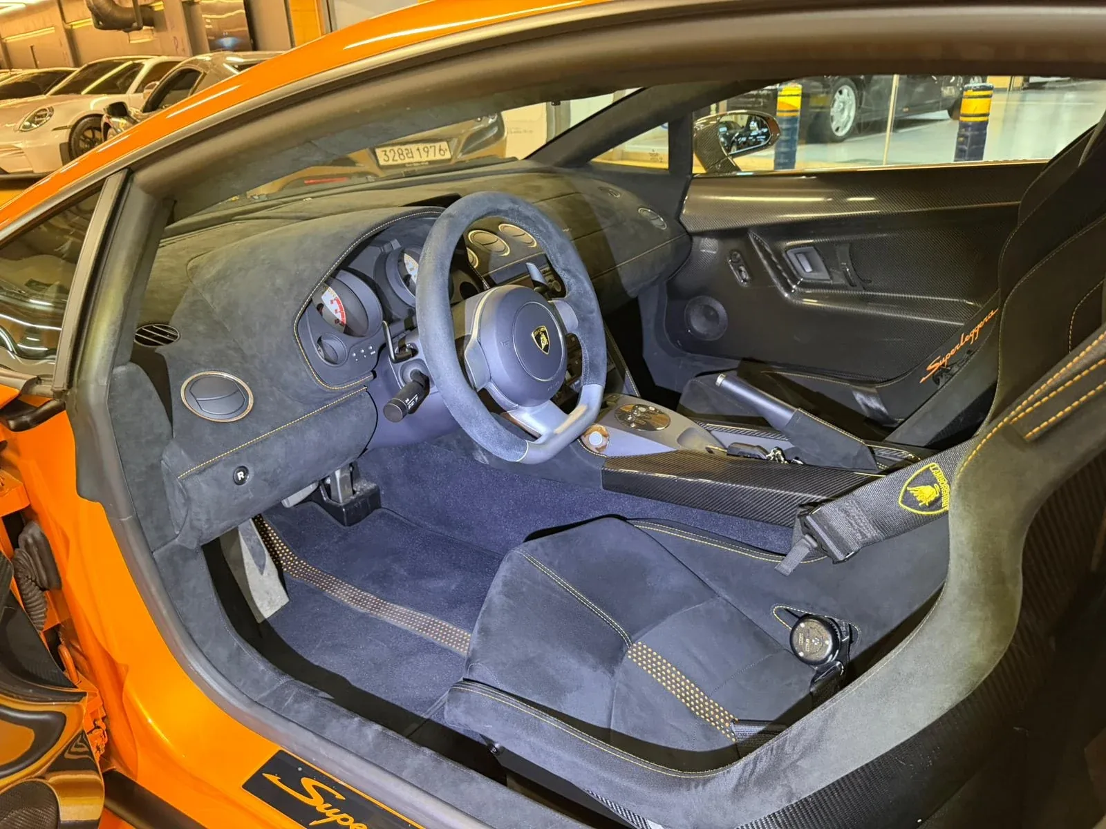 Lamborghini Gallardo Superleggera accompagnée par LAN MOTORS